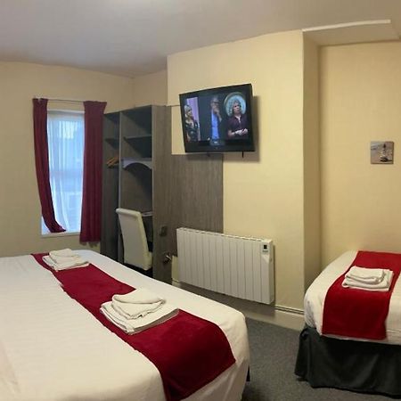 The Port Hotel Portrush Extérieur photo