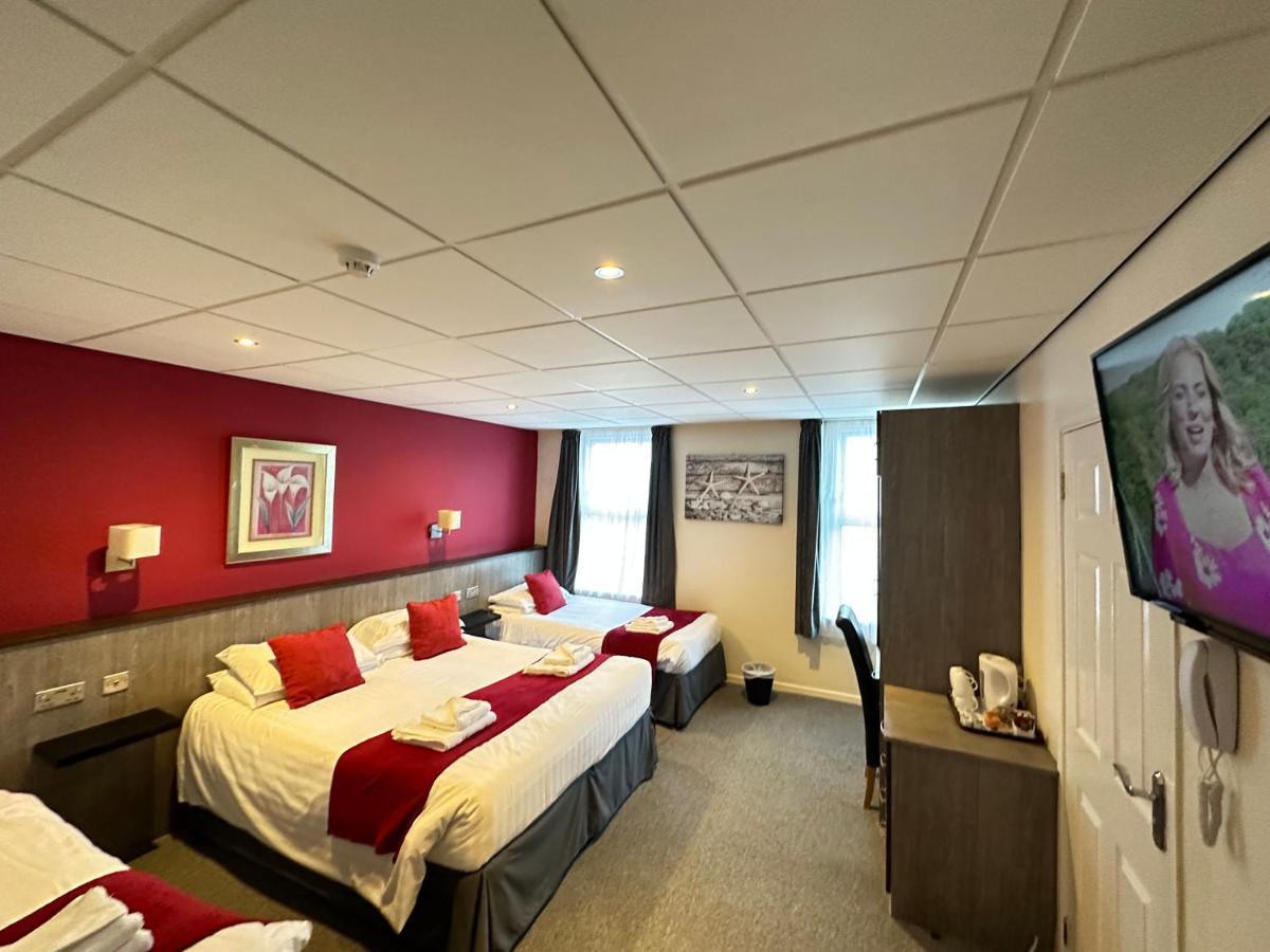 The Port Hotel Portrush Extérieur photo