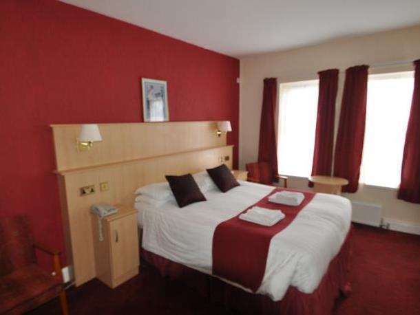 The Port Hotel Portrush Extérieur photo