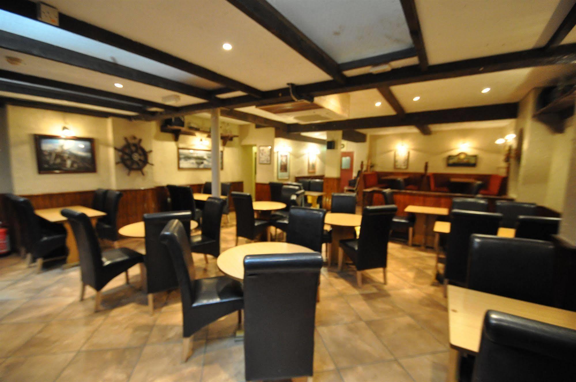 The Port Hotel Portrush Extérieur photo